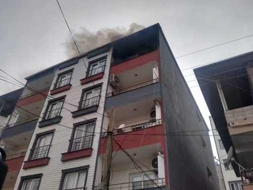 Kırıkhan&rsquo;da apartman dairesi alevlere teslim oldu
