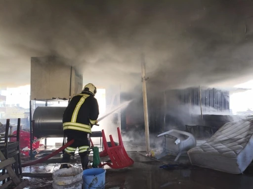 Kırıkhan’da evin çatı katı alevlere teslim oldu
