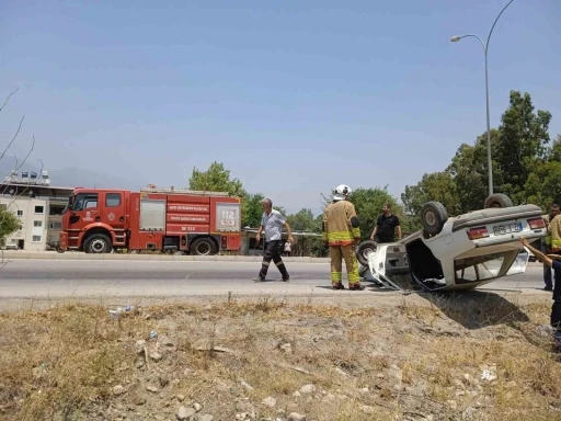 Kırıkhan’da ters dönen otomobildeki 2 kişi yaralandı
