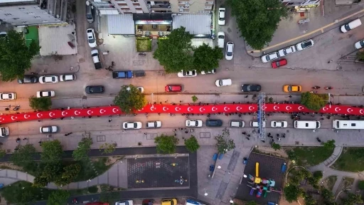 Kırıkkale&rsquo;de 19 Mayıs coşkusu: Y&uuml;zlerce vatandaş, metrelerce uzunluğundaki T&uuml;rk bayrağıyla y&uuml;r&uuml;d&uuml;
