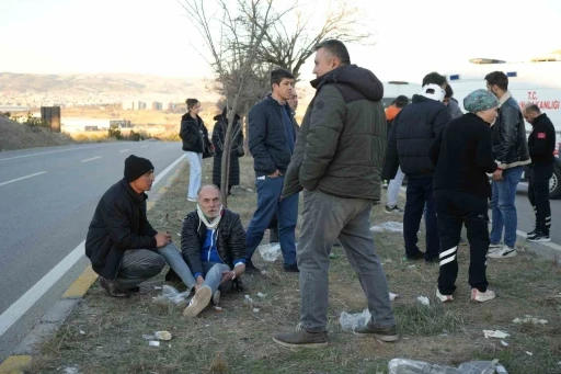 Kırıkkale&rsquo;de 3 servis aracı &ccedil;arpıştı: 10 yaralı
