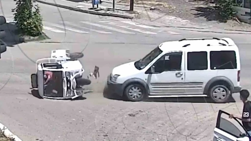 Kırıkkale’de dikkatsiz sürücülerin yaşadığı trafik kazaları kamerada
