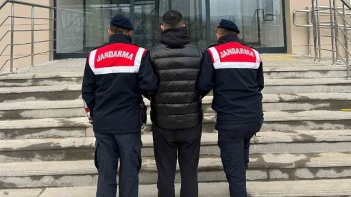 Kırıkkale&rsquo;de dolandırıcılıktan aranan h&uuml;k&uuml;ml&uuml; jandarma tarafından yakalandı
