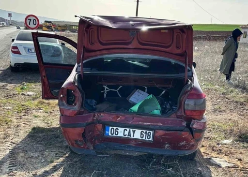 Kırıkkale’de iki otomobil çarpıştı: 3 yaralı
