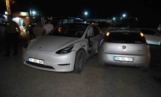 Kırıkkale&rsquo;de iki otomobil &ccedil;arpıştı: 4 yaralı
