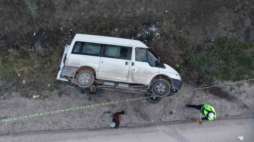 Kırıkkale&rsquo;de iş&ccedil;i servisi kamyonla &ccedil;arpıştı: 5 yaralı

