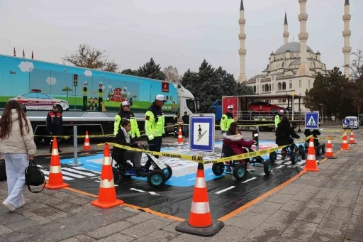Kırıkkale&rsquo;de jandarmanın "Mobil Trafik Eğitim Tırı"
