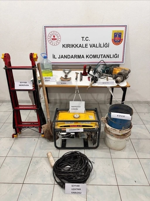 Kırıkkale&rsquo;de ka&ccedil;ak kazı yapan 2 şahıs yakalandı
