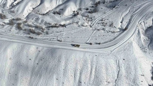 Kırıkkale&rsquo;de karla kaplanan k&ouml;y yolları yeniden ulaşıma a&ccedil;ıldı
