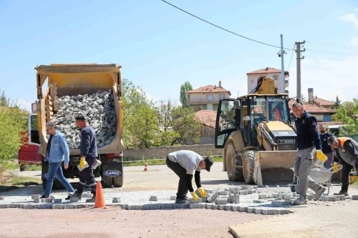 Kırıkkale&rsquo;de kilit parke ve asfalt &ccedil;alışmaları s&uuml;r&uuml;yor
