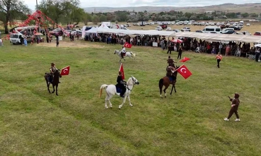 Kırıkkale’de &quot;Yörük Türkmen Şöleni&quot; renkli görüntülere sahne oldu
