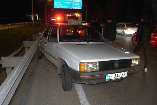 Kırıkkale&rsquo;de tır ile otomobil &ccedil;arpıştı: 3 yaralı
