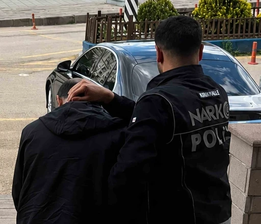 Kırıkkale&rsquo;de uyuşturucu ve silah operasyonu: 3 ş&uuml;pheli tutuklandı
