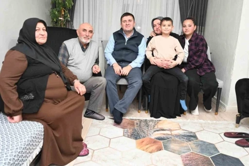 Kırıkkale Valisi Sarıibrahim, &Ccedil;elik ailesinin iftar sofrasına konuk oldu

