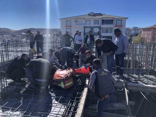 Kırılan pompa parçasının altında kalan işçi yaralandı