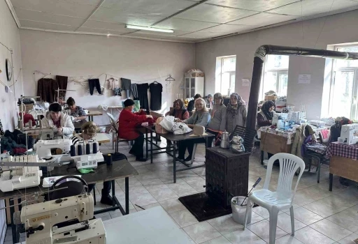 Kırkkepenekli’de kadınlar dikişle üretime katılıyor
