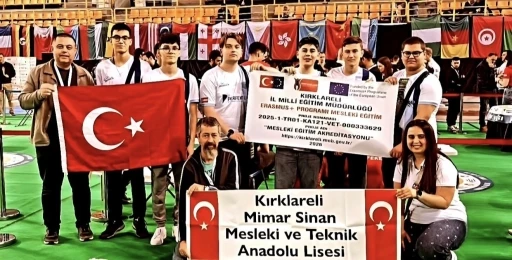 Kırklareli Mimar Sinan Mesleki ve Teknik Anadolu Lisesi &ouml;ğrencileri d&uuml;nya şampiyonu oldu
