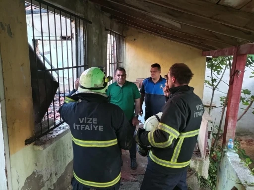Kırklareli’nde metruk binada çıkan yangın söndürüldü
