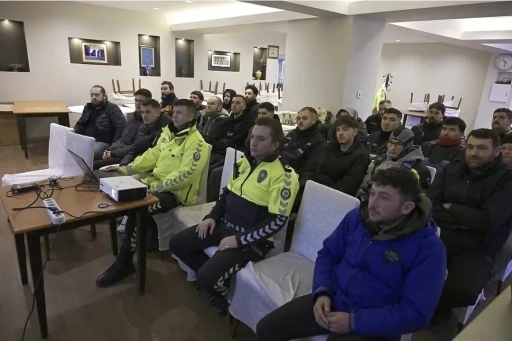 Kırklareli&rsquo;nde motokuryelere g&uuml;venli s&uuml;r&uuml;ş eğitimi
