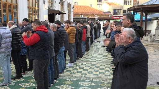 Kırklareli’nde Ramazan Bayramı’nda vatandaşlar camilere akın etti
