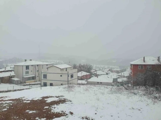 Kırklareli&rsquo;nin y&uuml;ksek kesimleri beyaza b&uuml;r&uuml;nd&uuml;
