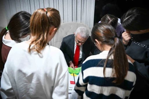 Kırklareli Valisi ve eşi sevgi evlerinde kalan çocuklarla buluştu
