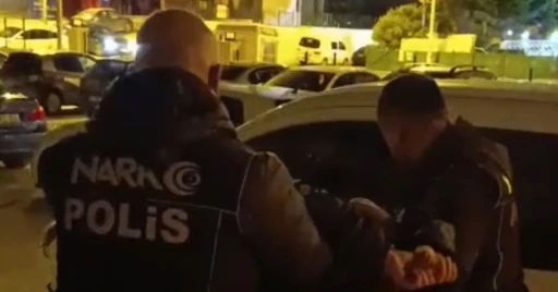 Kırmızı b&uuml;ltenle aranan uyuşturucu baronu Mersin&rsquo;de yakalandı
