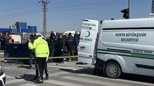 Kırmızı ışıkta bekleyen hafif ticari araca motosiklet &ccedil;arptı: 1 &ouml;l&uuml;
