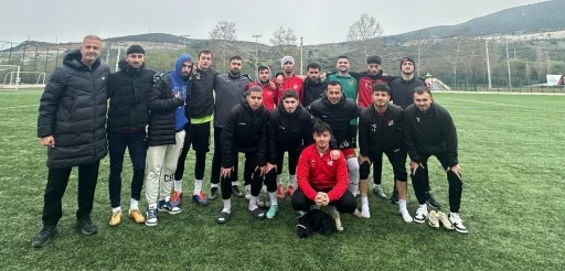 Kırmızı şimşekler zorlu maça hazır
