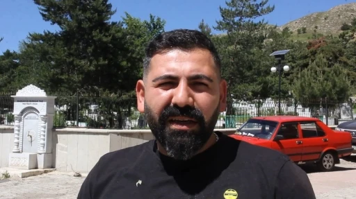 Kırsalda karşılaştığı anne ayı ve 3 yavrusunu, bağırıp korkutarak ka&ccedil;ırdı
