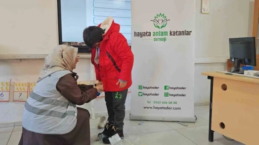 Kırsalda okuyan minik y&uuml;reklere kış desteği
