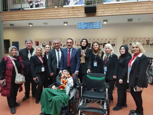 Kırşehir Beyazay Derneği&rsquo;nden &rsquo;Bir Sandalye Bir Umut&rsquo; projesine katkı
