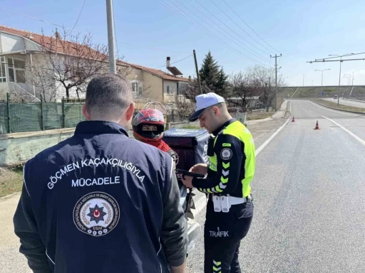 Kırşehir&rsquo;de 14 d&uuml;zensiz g&ouml;&ccedil;men yakalandı

