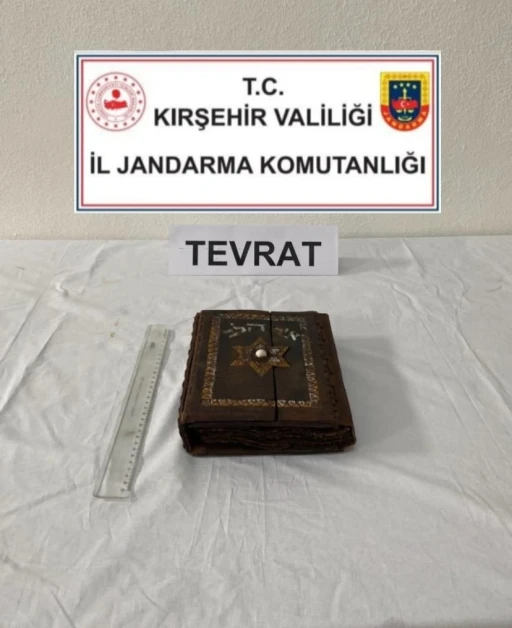 Kırşehir’de 7 asırlık el yazması Tevrat ele geçirildi

