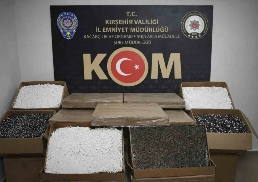Kırşehir&rsquo;de 90 bin dal doldurulmuş makaron ele ge&ccedil;irildi
