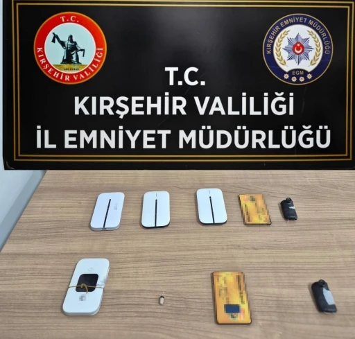 Kırşehir’de ehliyet sınavında kopya düzeneğiyle usulsüzlük yapan 2 zanlı yakalandı
