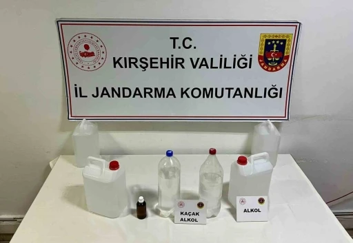 Kırşehir&rsquo;de ka&ccedil;ak alkol &uuml;retimine jandarma operasyonu: 22 litre ka&ccedil;ak &uuml;r&uuml;n ele ge&ccedil;irildi
