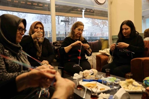 Kırşehir&rsquo;de kadınlardan ihtiya&ccedil; sahibi &ccedil;ocuklara karne hediyesi
