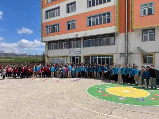 Kırşehir&rsquo;de &ouml;ğrenciler Gazze i&ccedil;in bağışta bulundu
