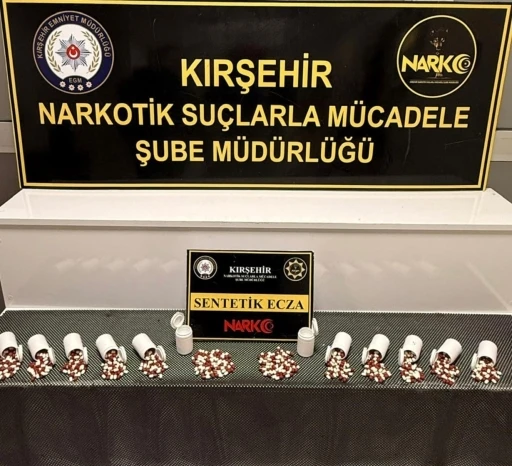 Kırşehir&rsquo;de polis 660 adet sentetik hap ele ge&ccedil;irdi
