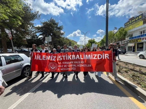 Kırşehir’de &quot;Aile Yılı İçin Kortej Yürüyüşü ve Aile Festivali Düzenlendi
