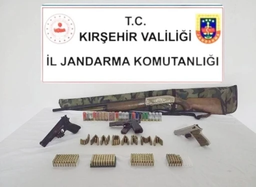 Kırşehir&rsquo;de ruhsatsız silah operasyonu: 4 silah ele ge&ccedil;irildi
