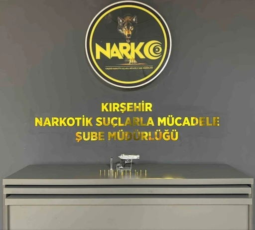 Kırşehir&rsquo;de ruhsatsız tabanca, şarj&ouml;r ve fişek ele ge&ccedil;irildi
