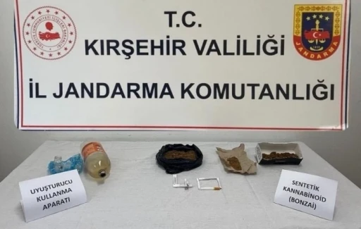 Kırşehir&rsquo;de uyuşturucu operasyonu: 2 kişi yakalandı
