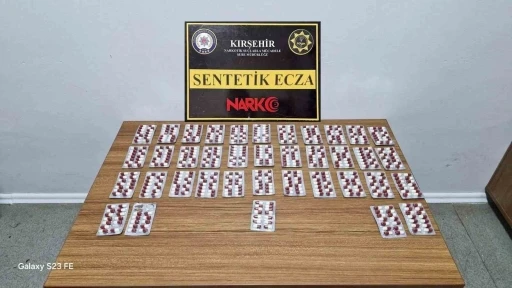 Kırşehir’de uyuşturucu operasyonu: 527 adet sentetik hap ele geçirildi
