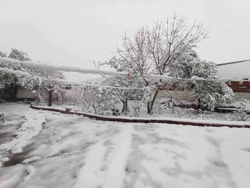 Kış geri geldi: Edirne’de kar yağışı
