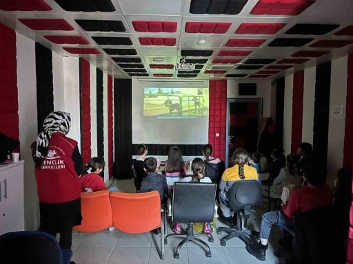 Kış kul&uuml;b&uuml;nde sinema etkinliği
