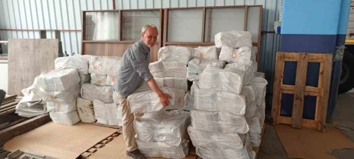 Kitap Baba Tim&rsquo;den Yunusemre&rsquo;ye 10 bin kitap bağışı
