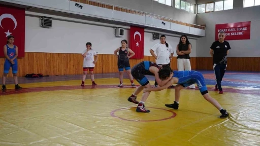 Kız &ccedil;ocuklarının g&uuml;reş hayali Nesrin Baş&rsquo;la b&uuml;y&uuml;yor
