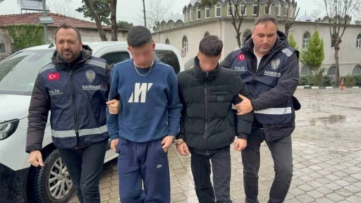 Kız meselesinden bı&ccedil;aklı kavgada 2 kişi hastanelik oldu
